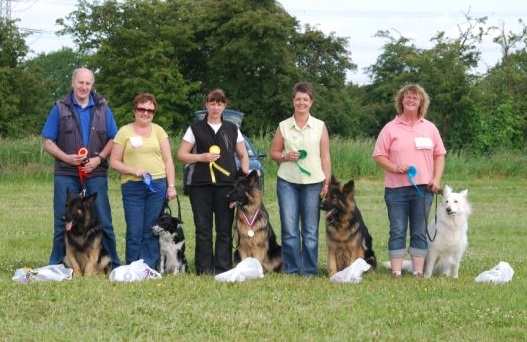 Two Albesa babies in the middle (Jayne with Saxon and Allison with Freddy)